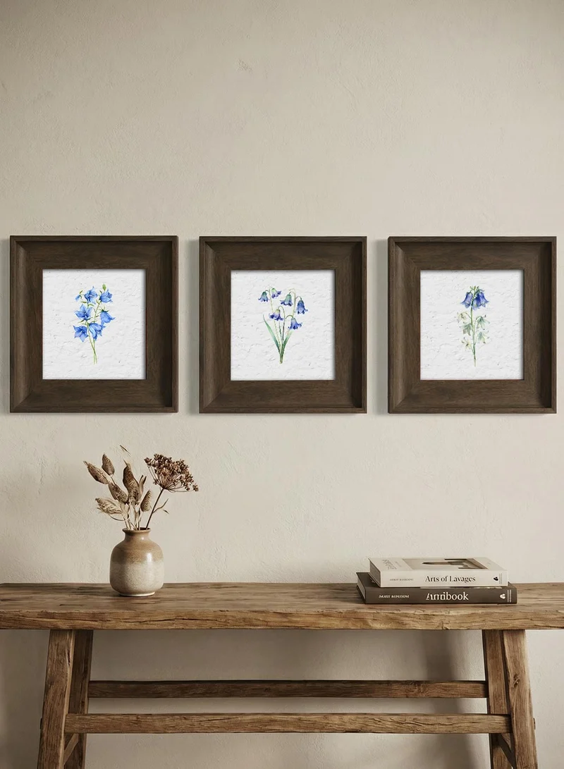 لوحة مجموعة من ٣ لوحات كانفاس على إطار خشبي مع إطار خارجي كلاسيكي بني بتصميم زهور زرقاء